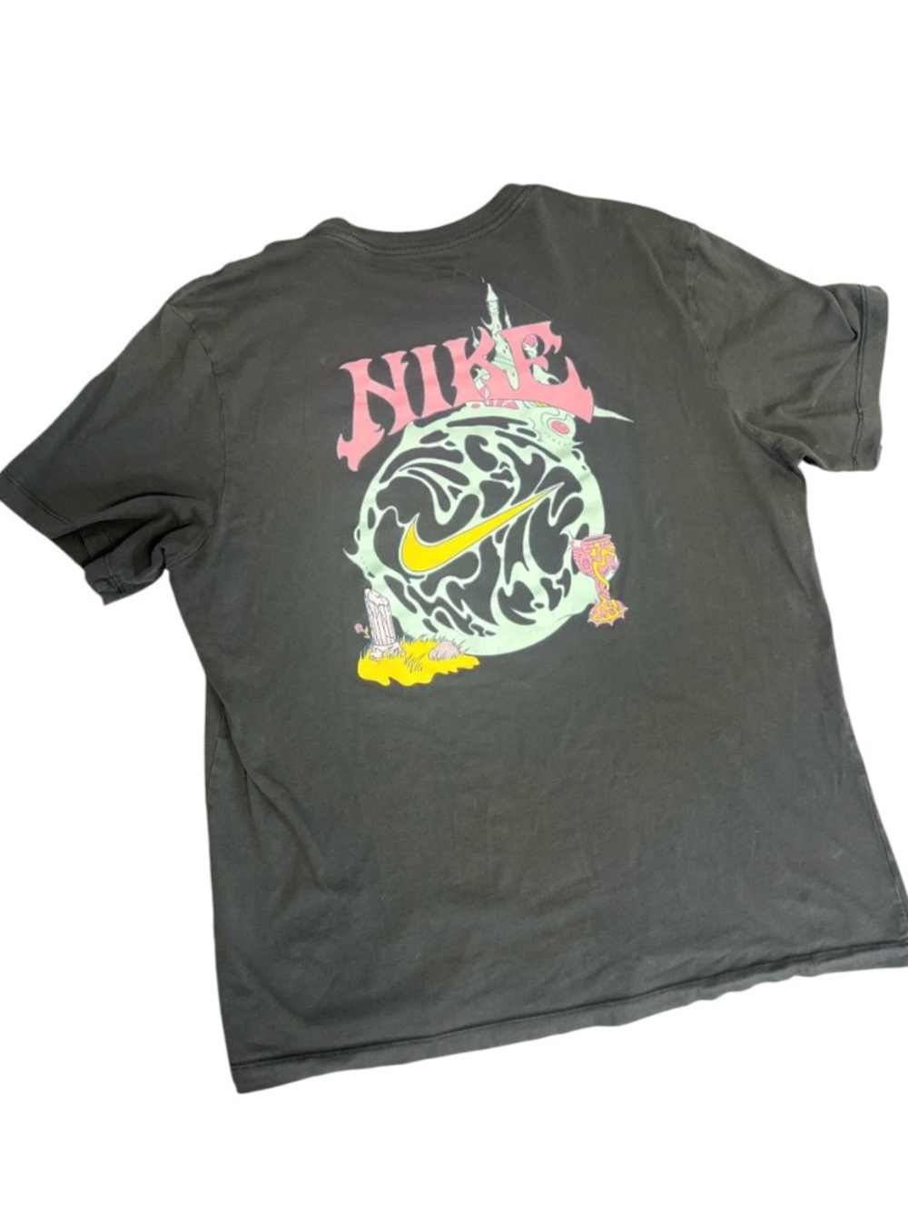 Nike Tee size L psychedelic graphic design